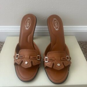 Tod's Tan Leather Heels